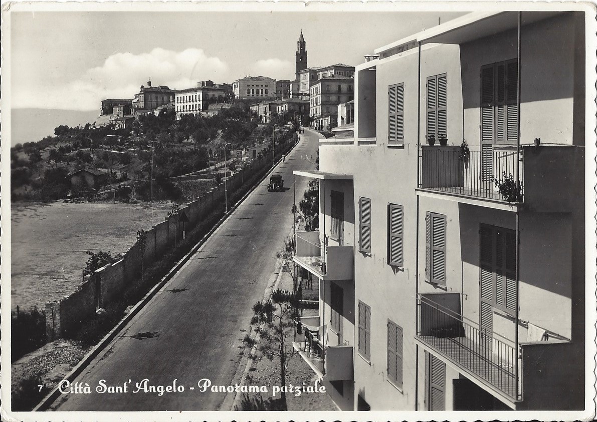 0034 CITTASANTANGELO PANORAMA PARZIALE 1956_07_05 FRONTE